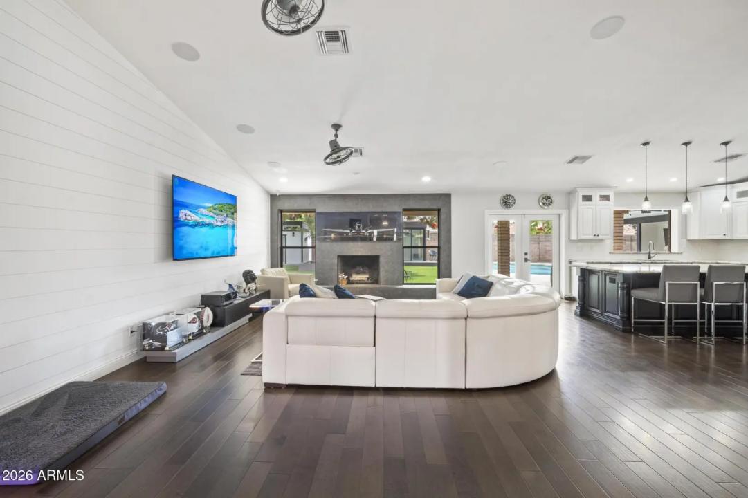 Real Estate Picture 13