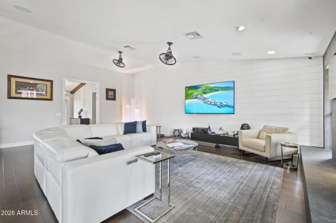 Real Estate Picture 17