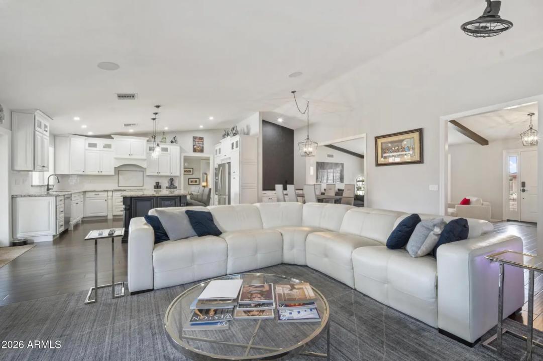 Real Estate Picture 18