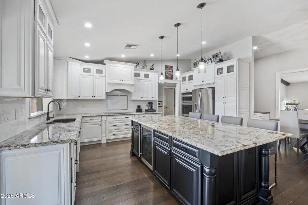 Real Estate Picture 3