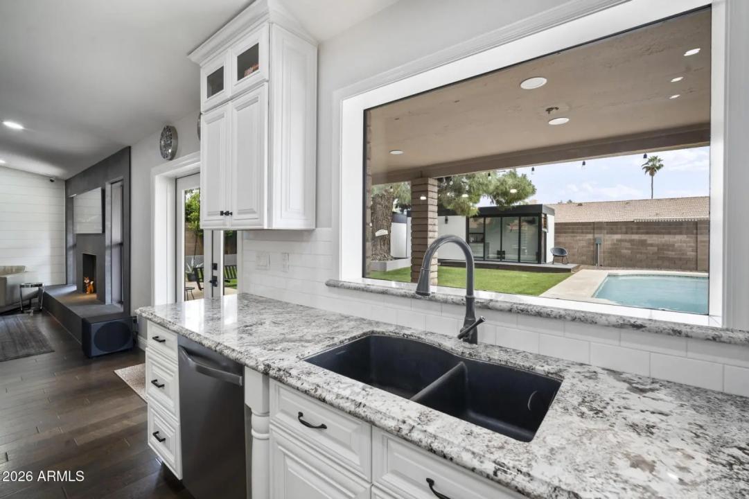 Real Estate Picture 22