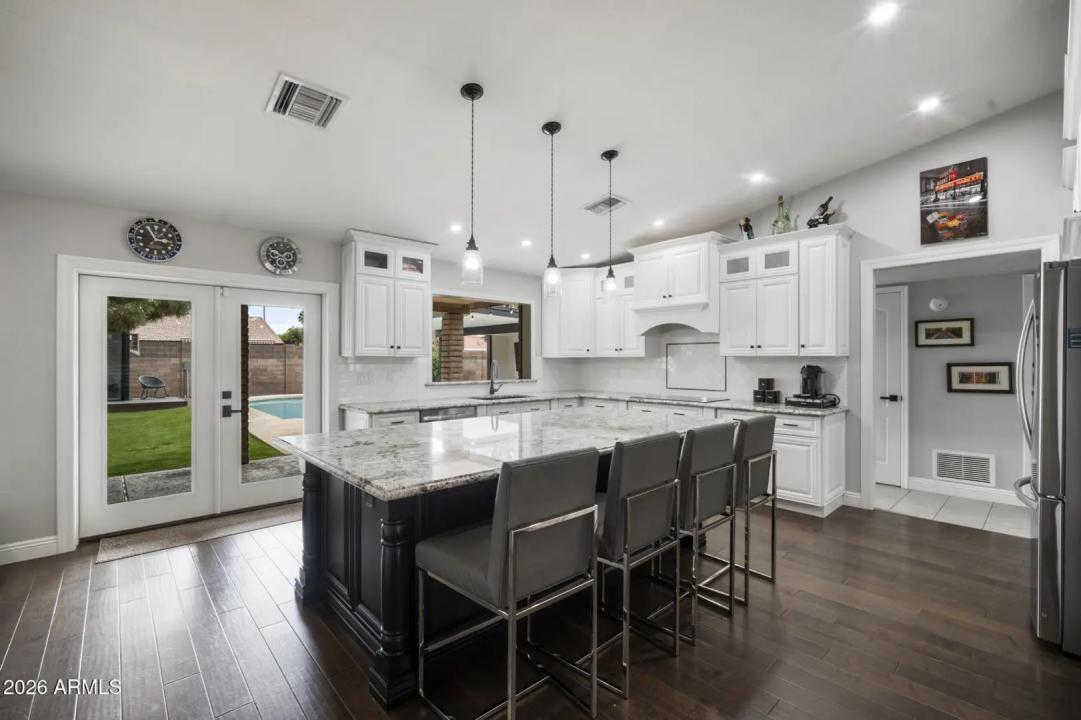 Real Estate Picture 25