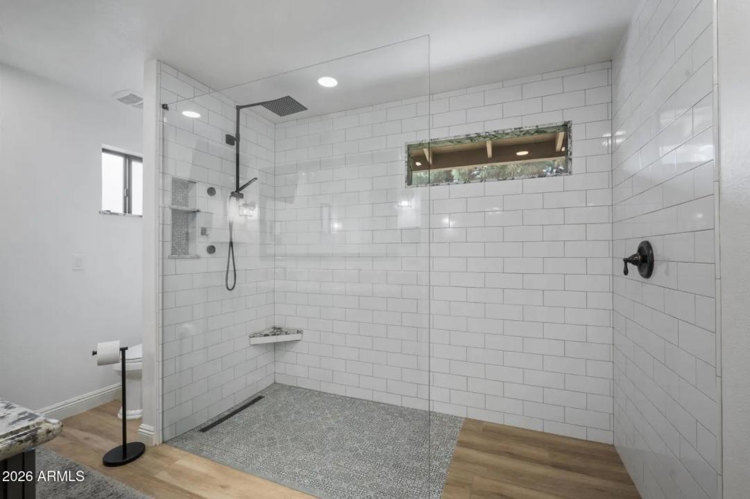 Real Estate Picture 36