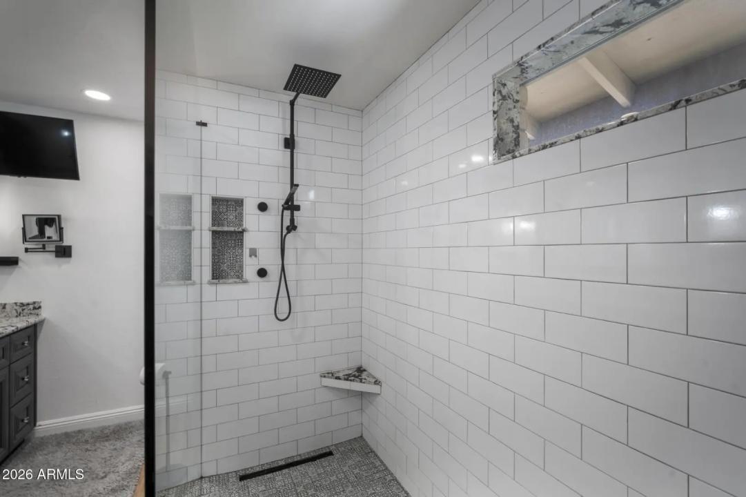 Real Estate Picture 37