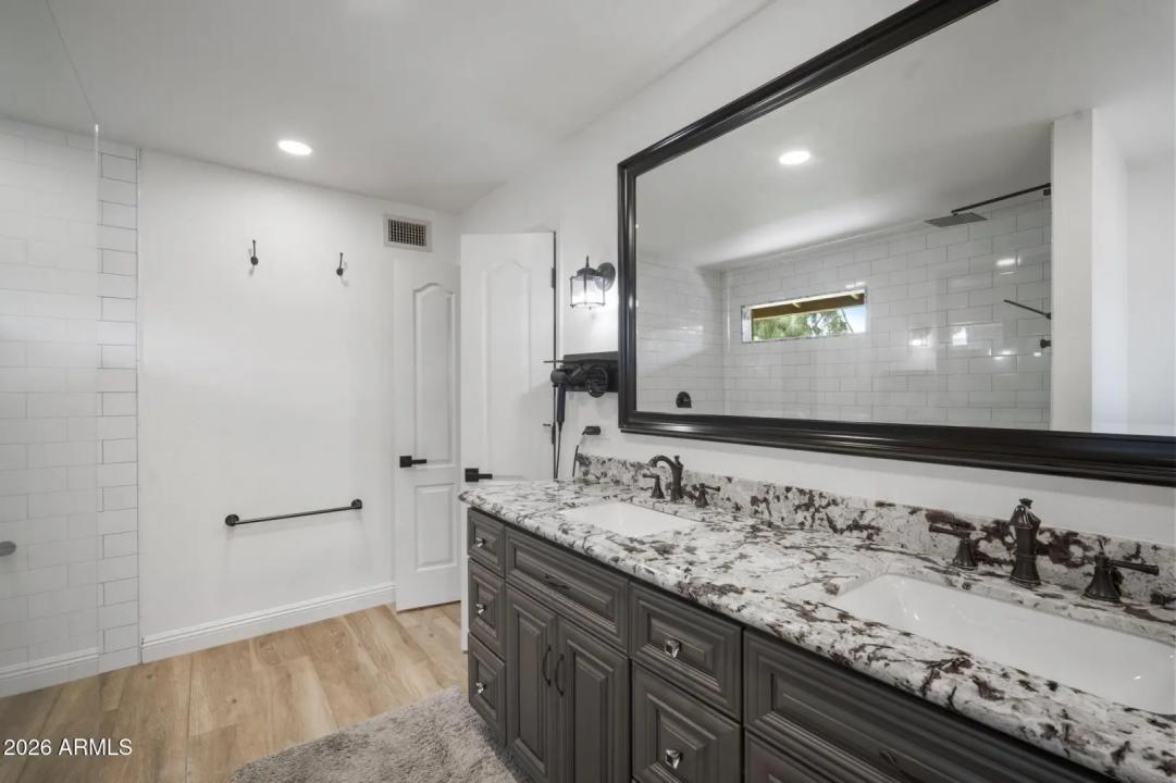 Real Estate Picture 39