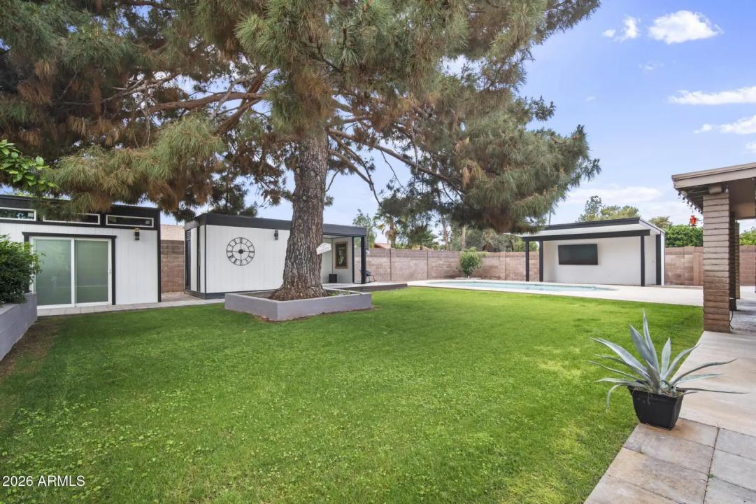 Real Estate Picture 4