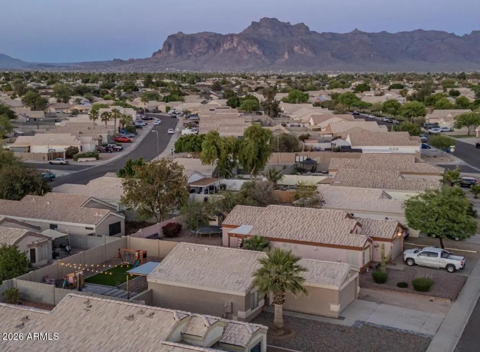 Real Estate Picture 30