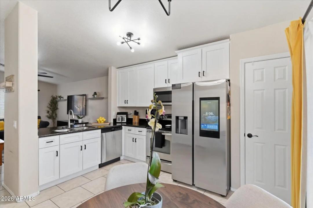 Real Estate Picture 14