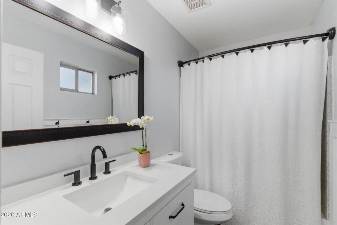 Real Estate Picture 18