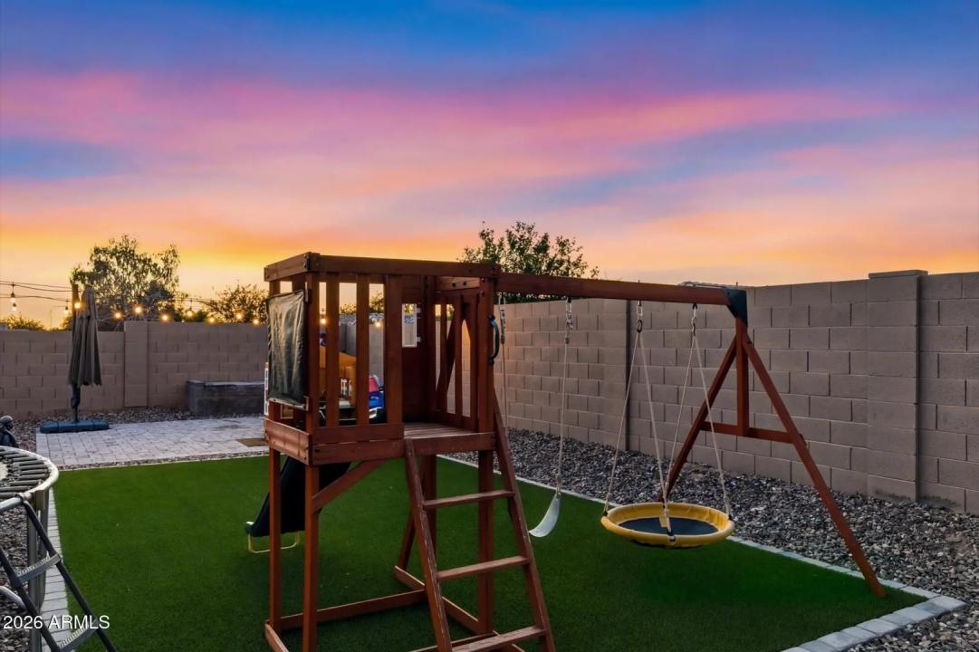 Real Estate Picture 24