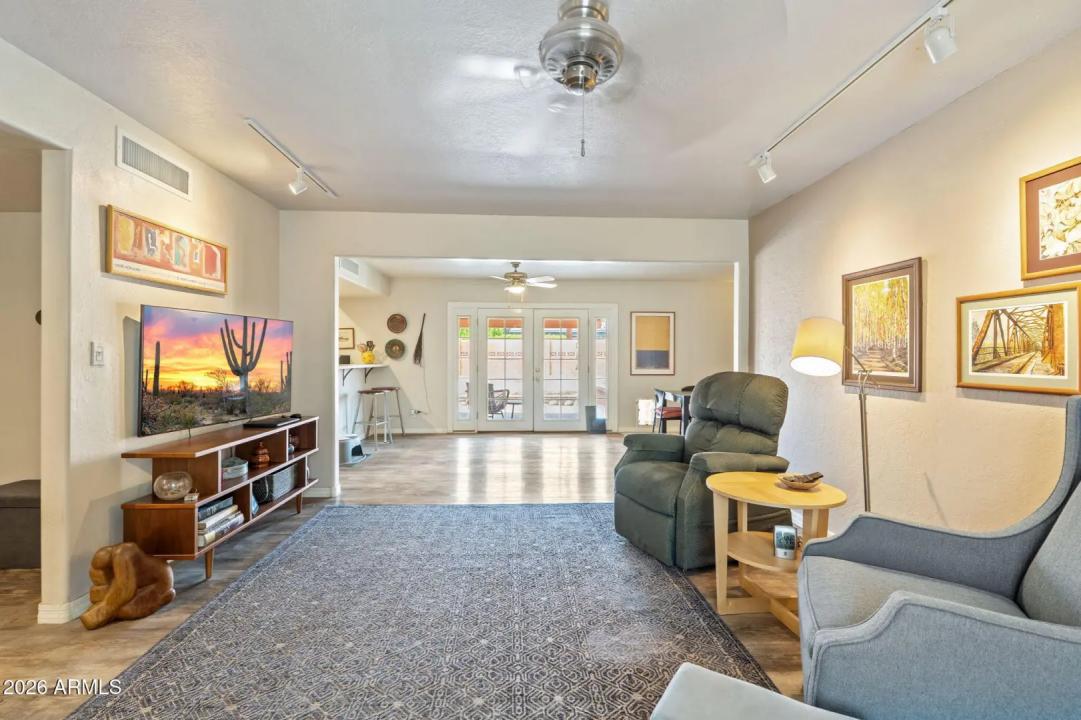 Real Estate Picture 4