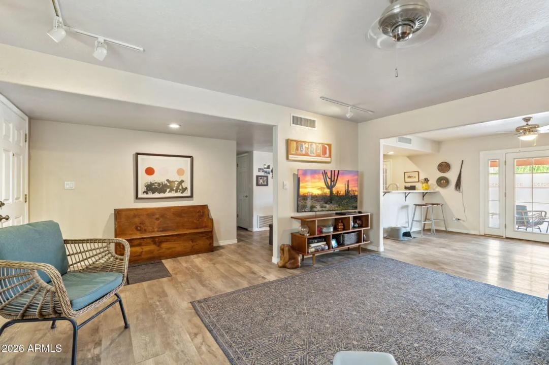 Real Estate Picture 5