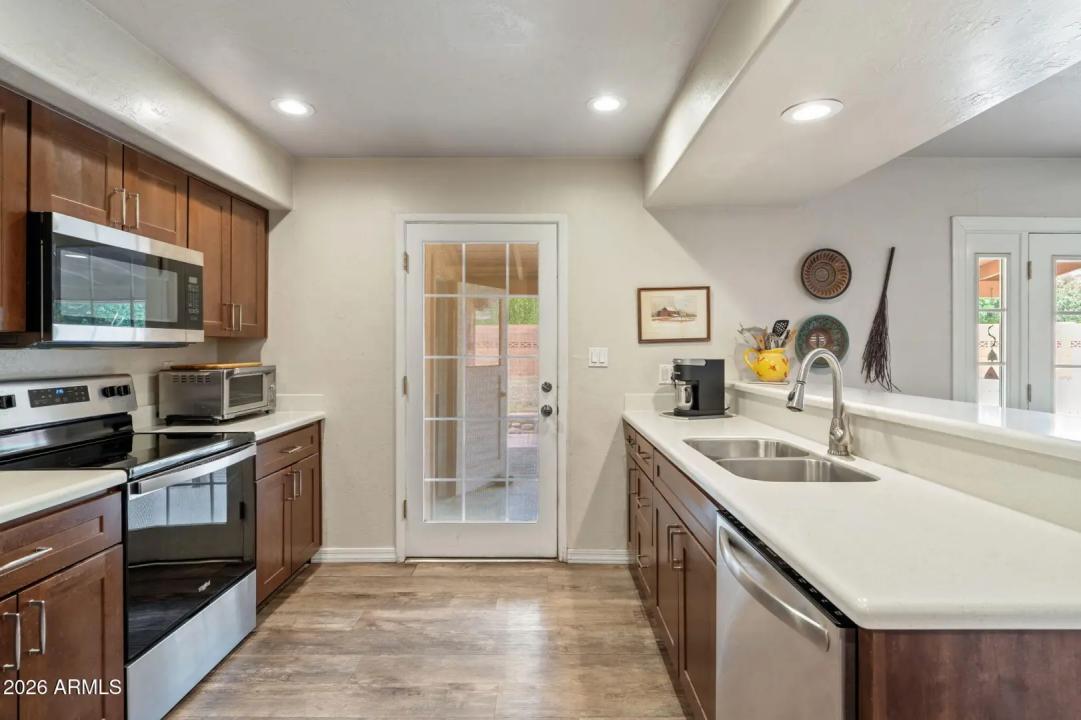 Real Estate Picture 6