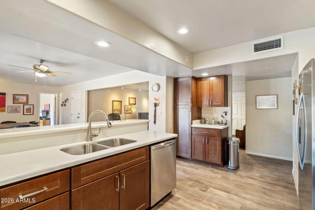 Real Estate Picture 8
