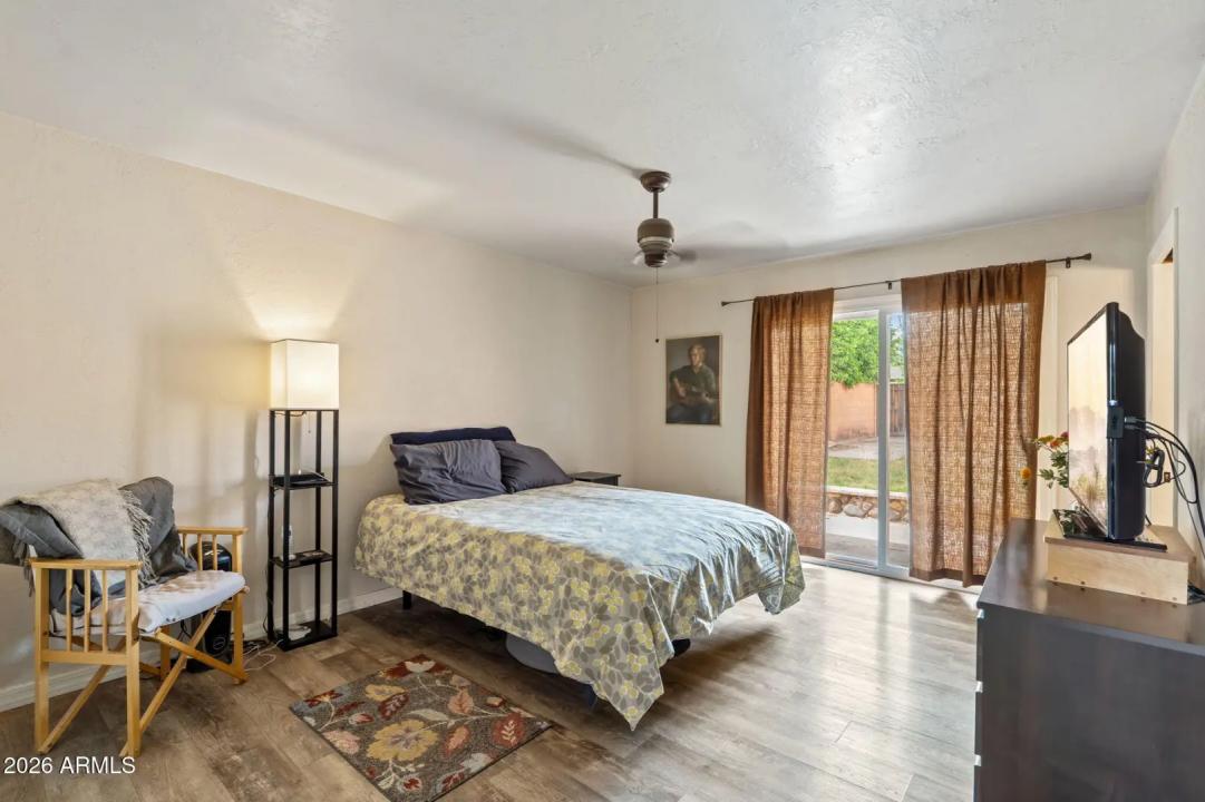 Real Estate Picture 11