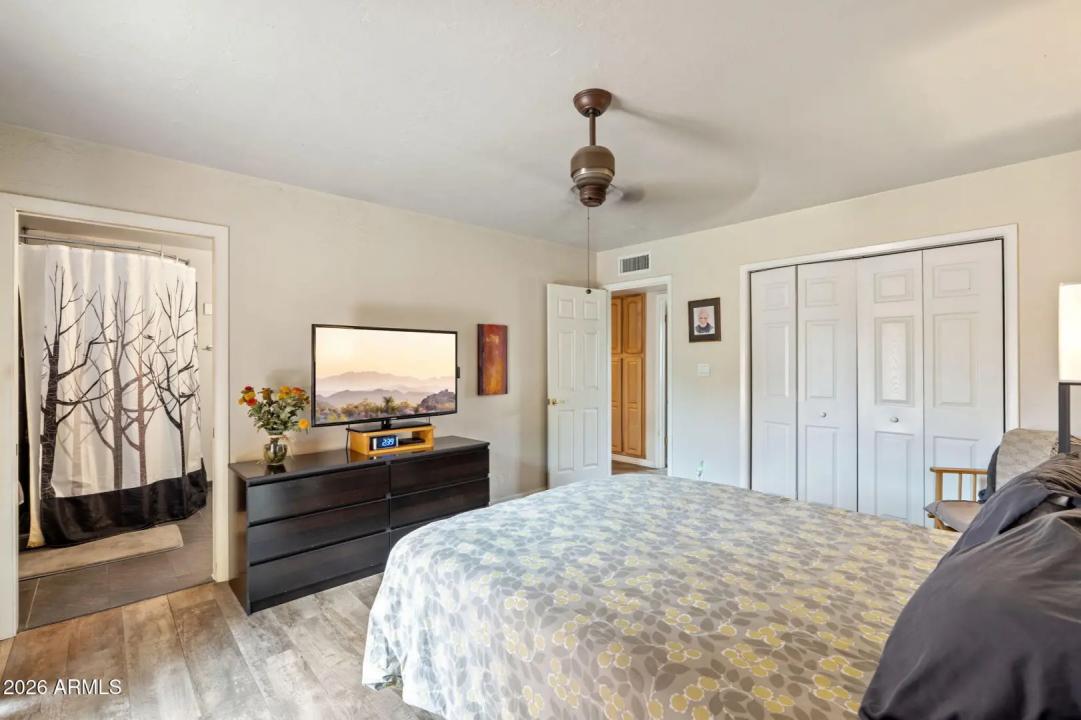Real Estate Picture 12