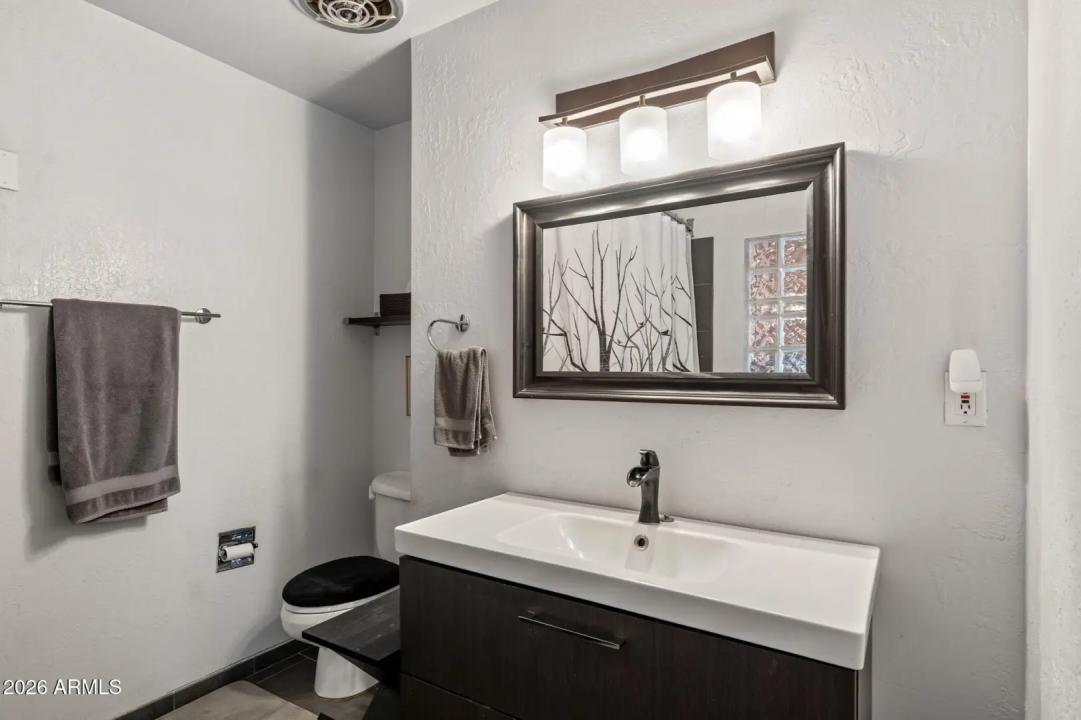 Real Estate Picture 13