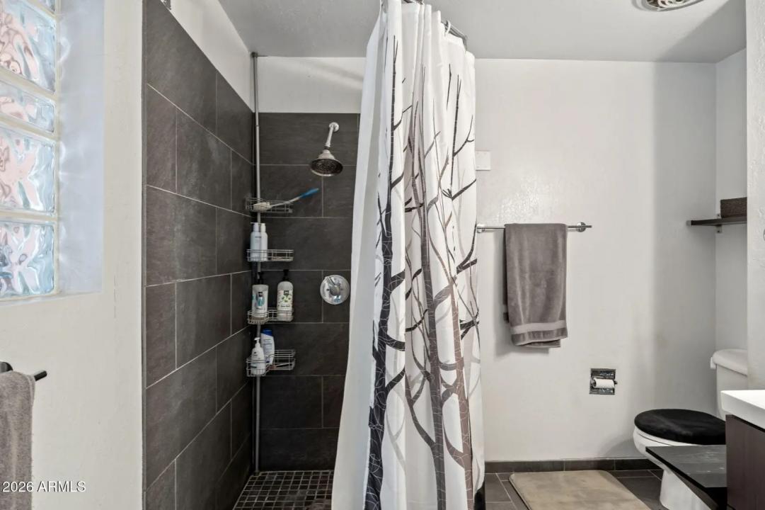Real Estate Picture 14