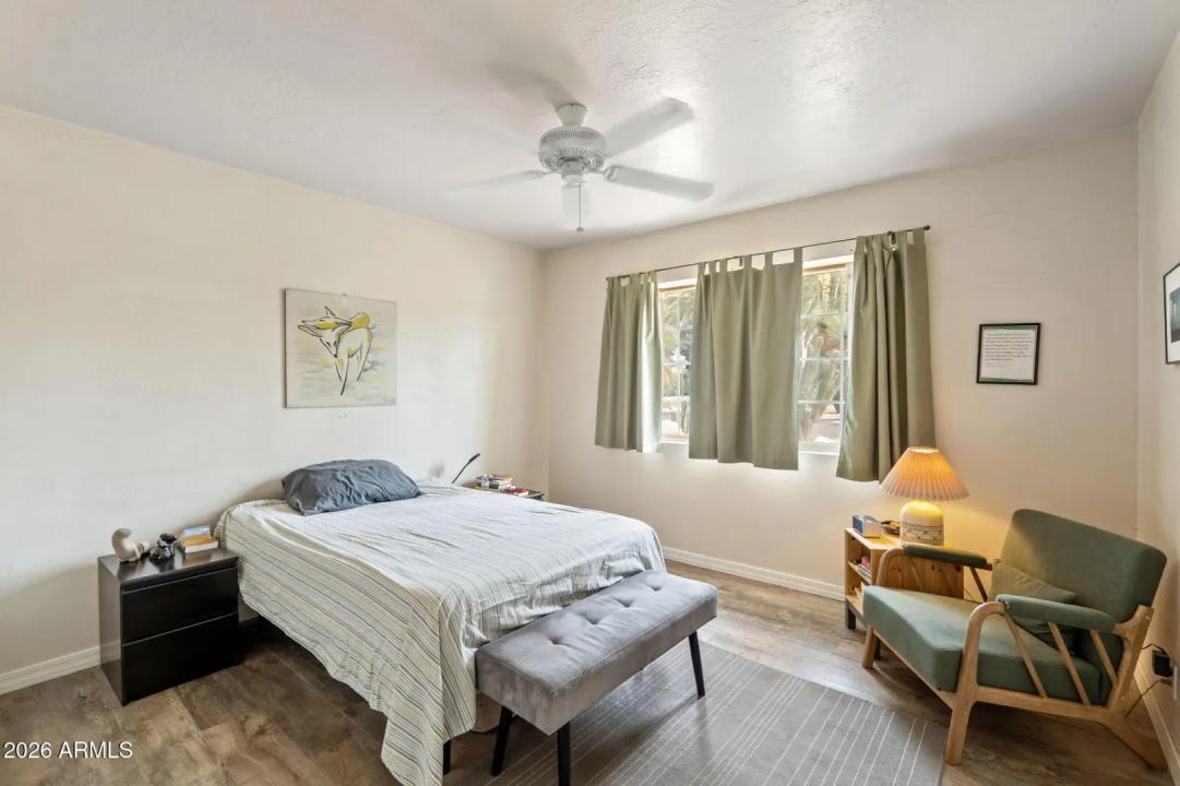 Real Estate Picture 15
