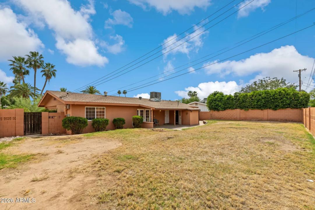 Real Estate Picture 3