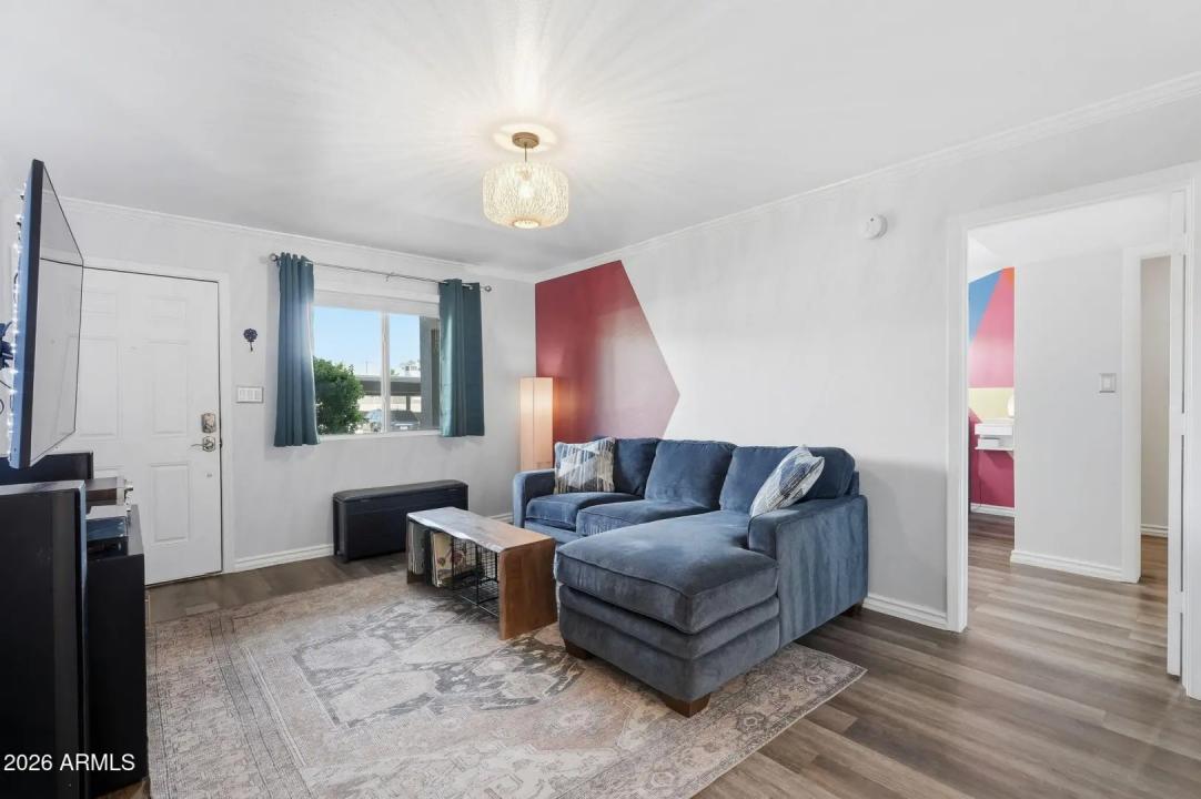 Real Estate Picture 4