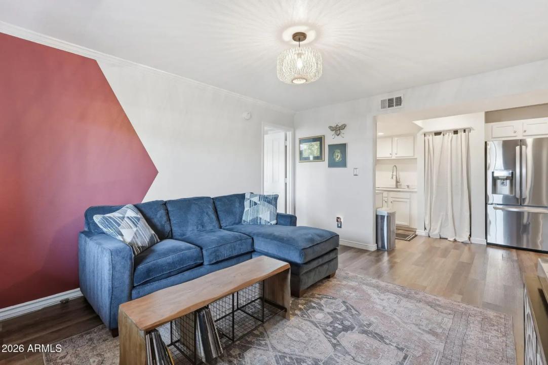 Real Estate Picture 5