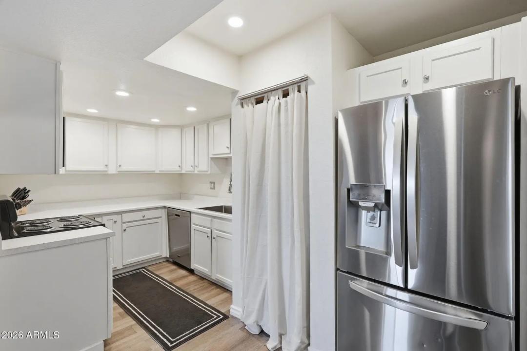 Real Estate Picture 8