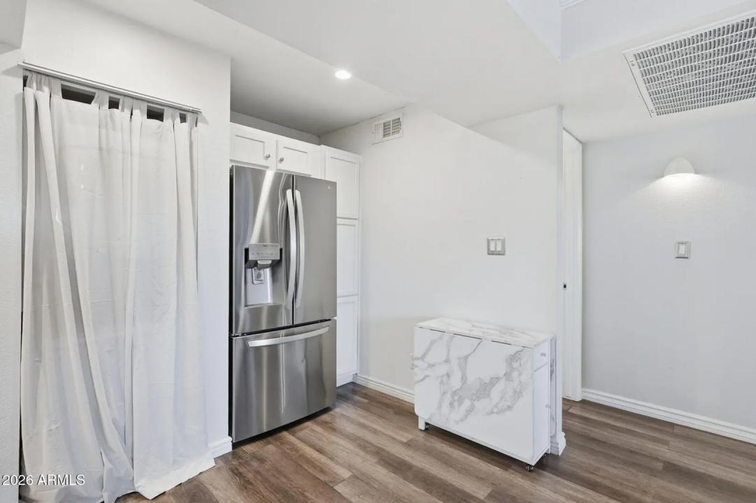 Real Estate Picture 9