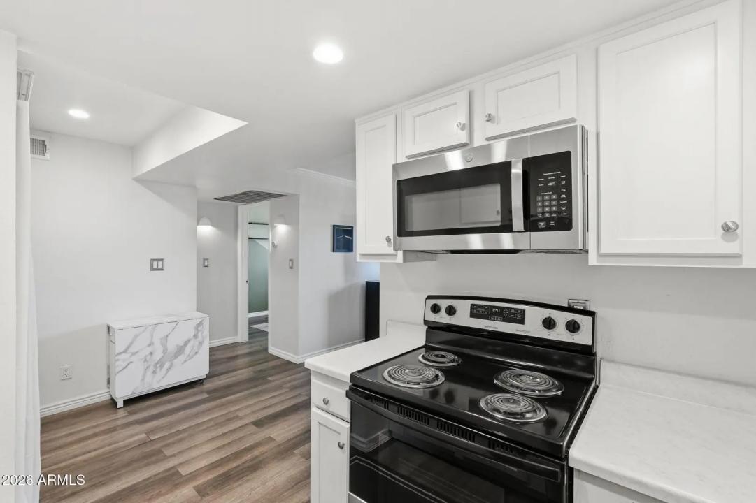 Real Estate Picture 12