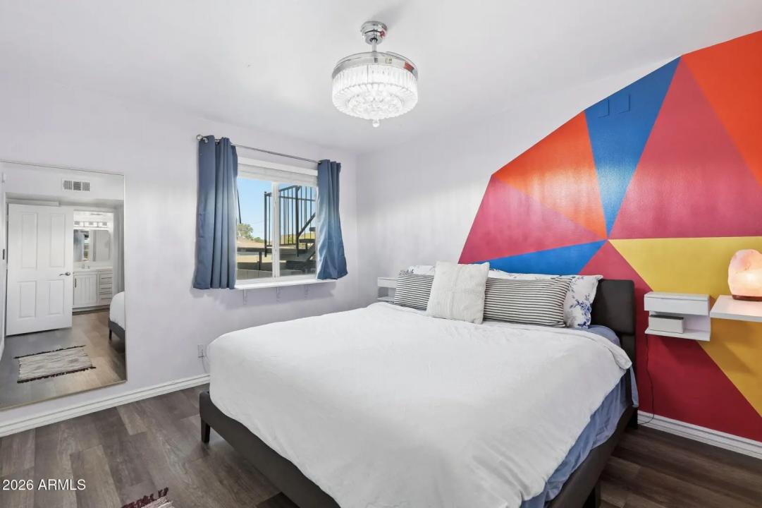 Real Estate Picture 14