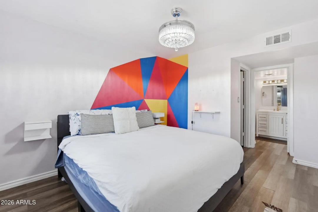 Real Estate Picture 15