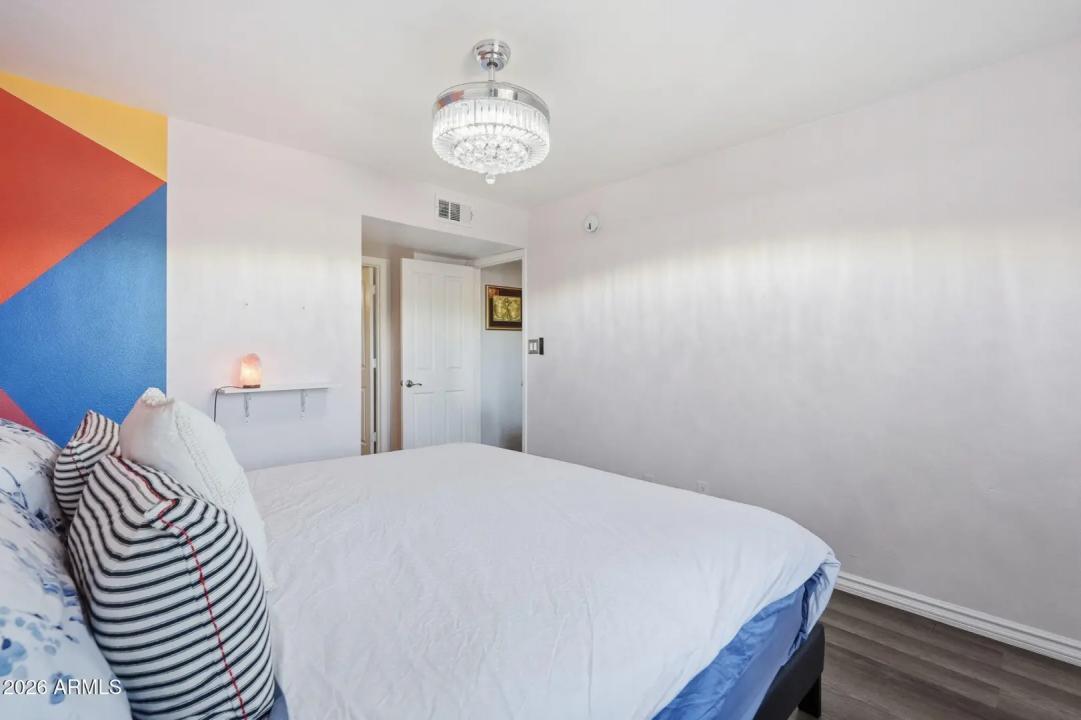 Real Estate Picture 16