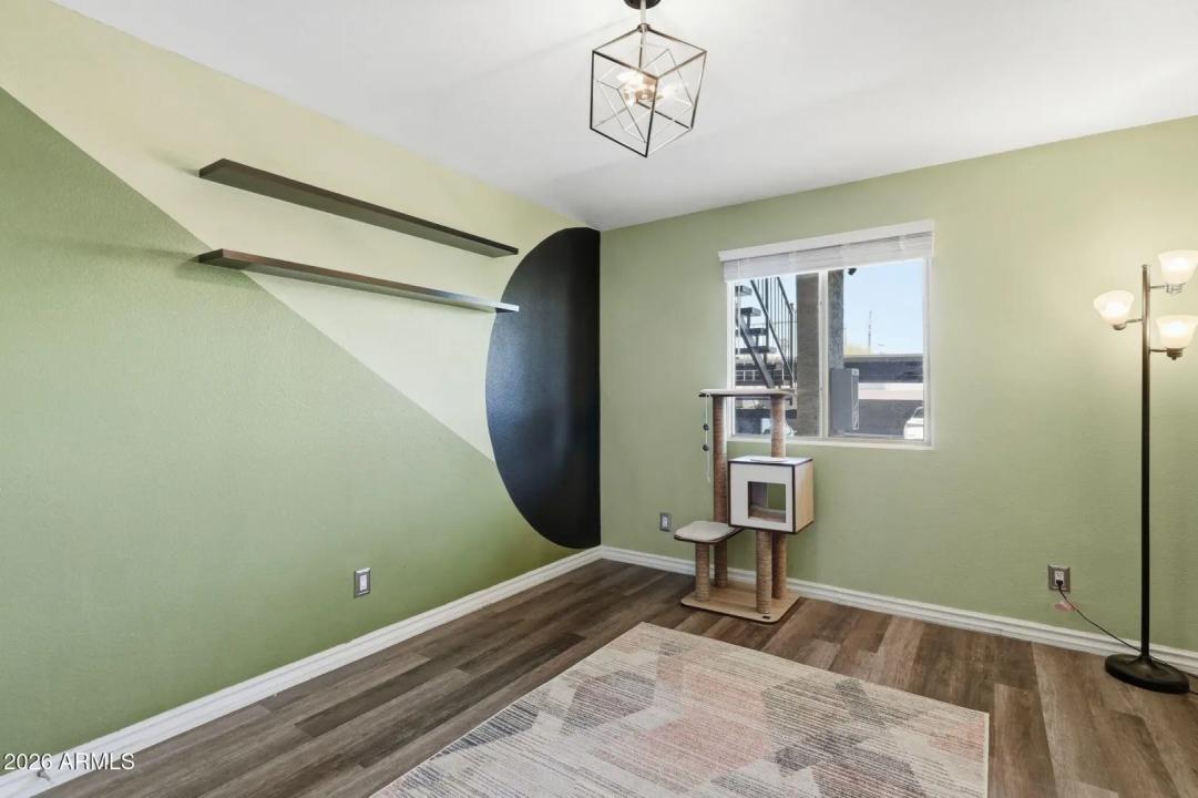 Real Estate Picture 17