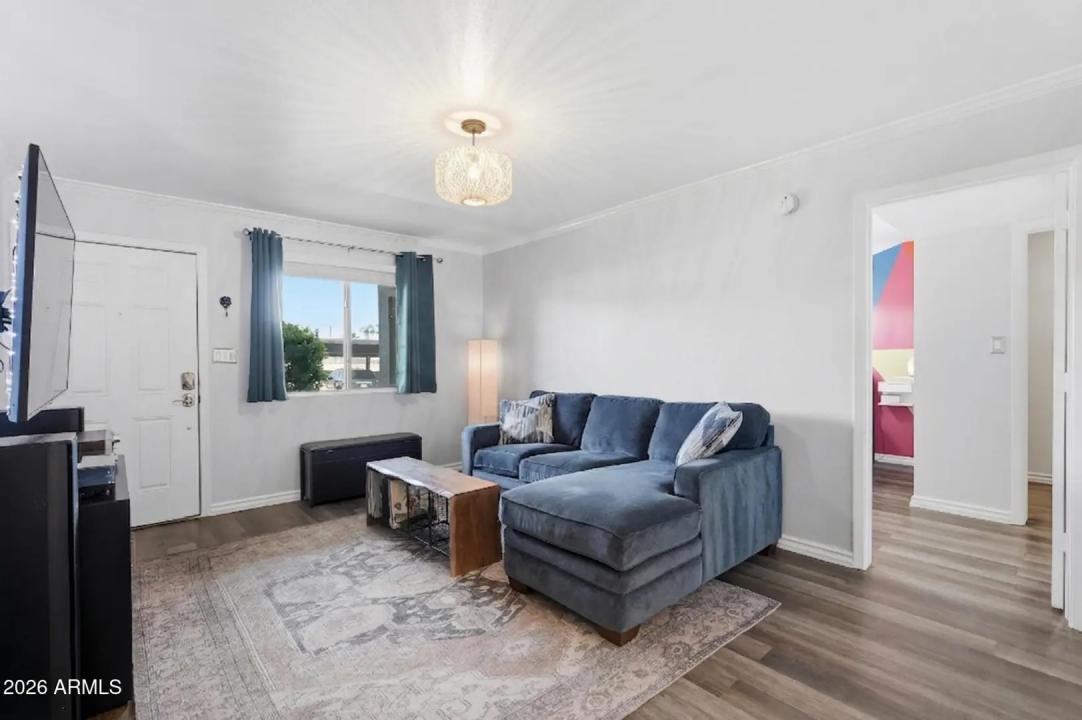 Real Estate Picture 4