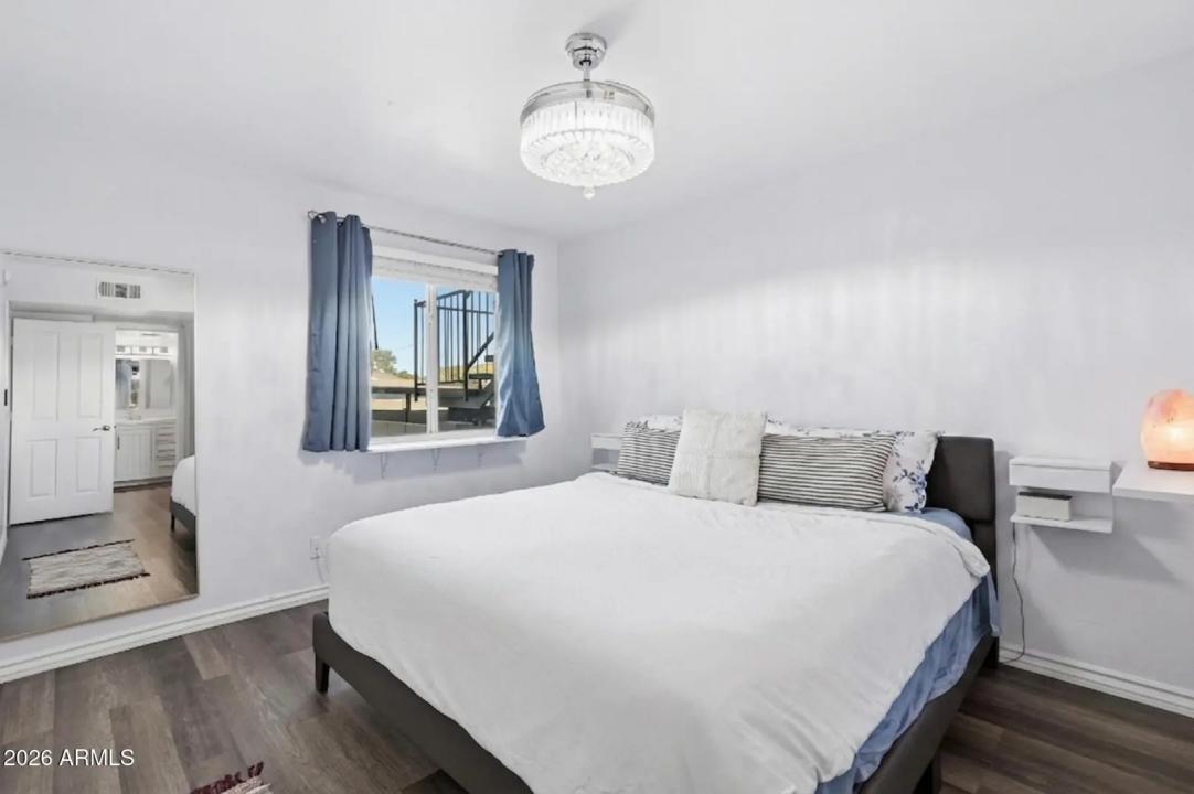 Real Estate Picture 14