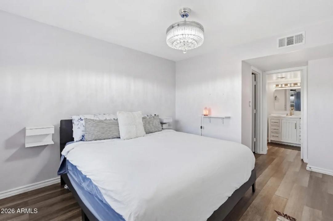 Real Estate Picture 15