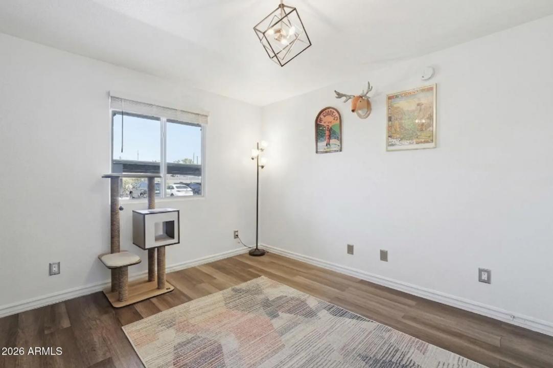 Real Estate Picture 18