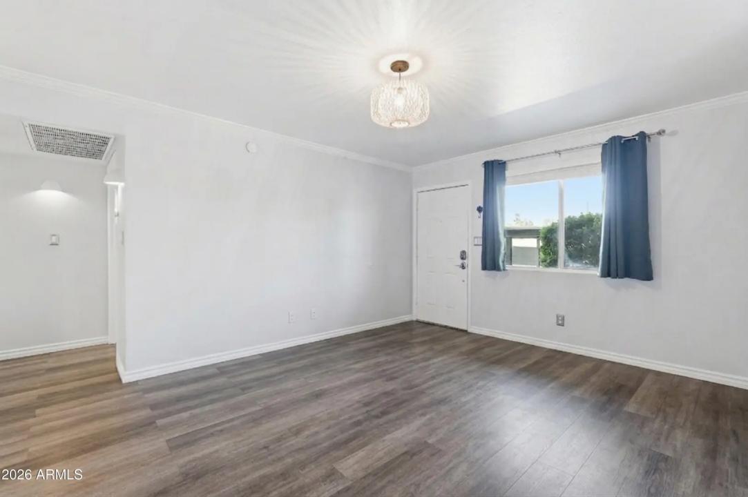 Real Estate Picture 6