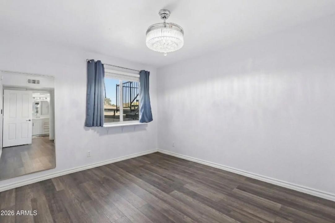 Real Estate Picture 14