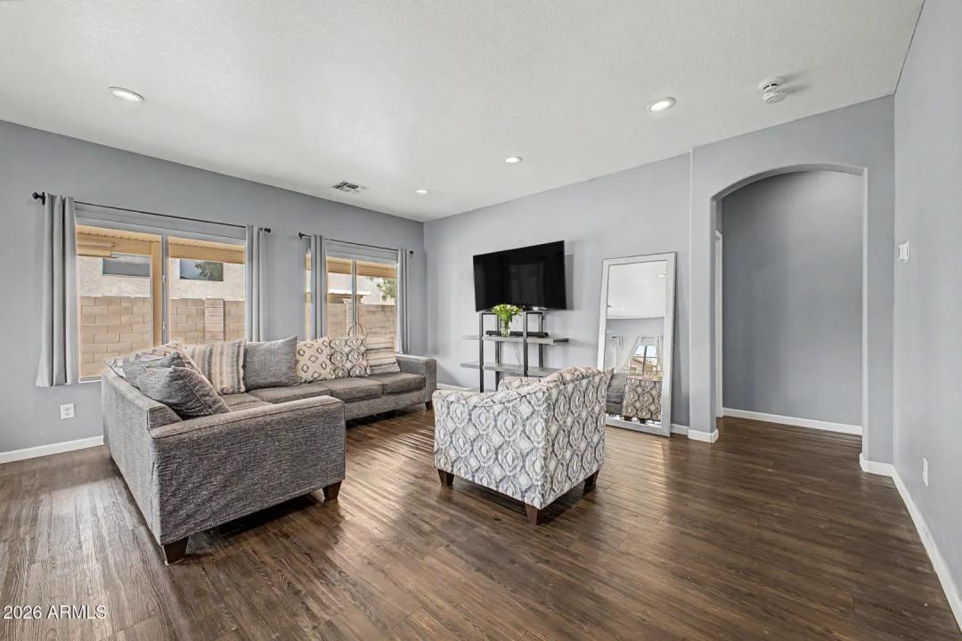 Real Estate Picture 5