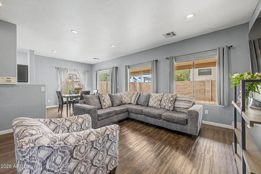 Real Estate Picture 7