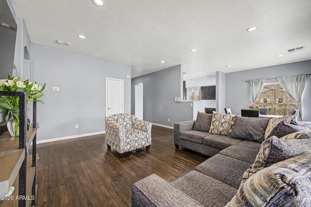 Real Estate Picture 8