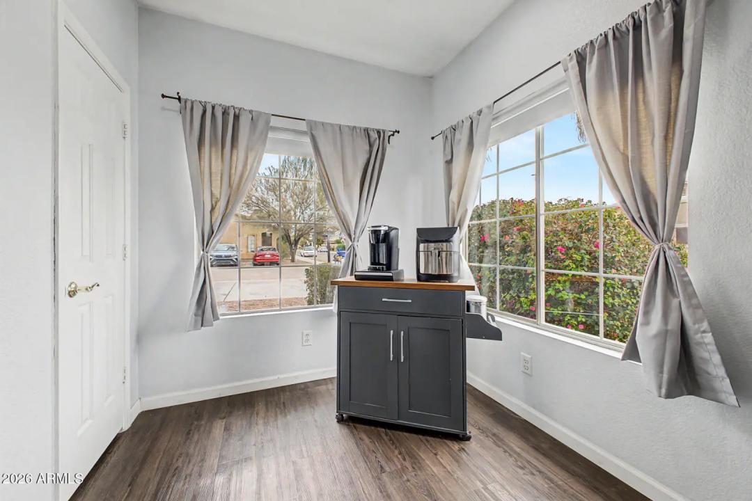 Real Estate Picture 11