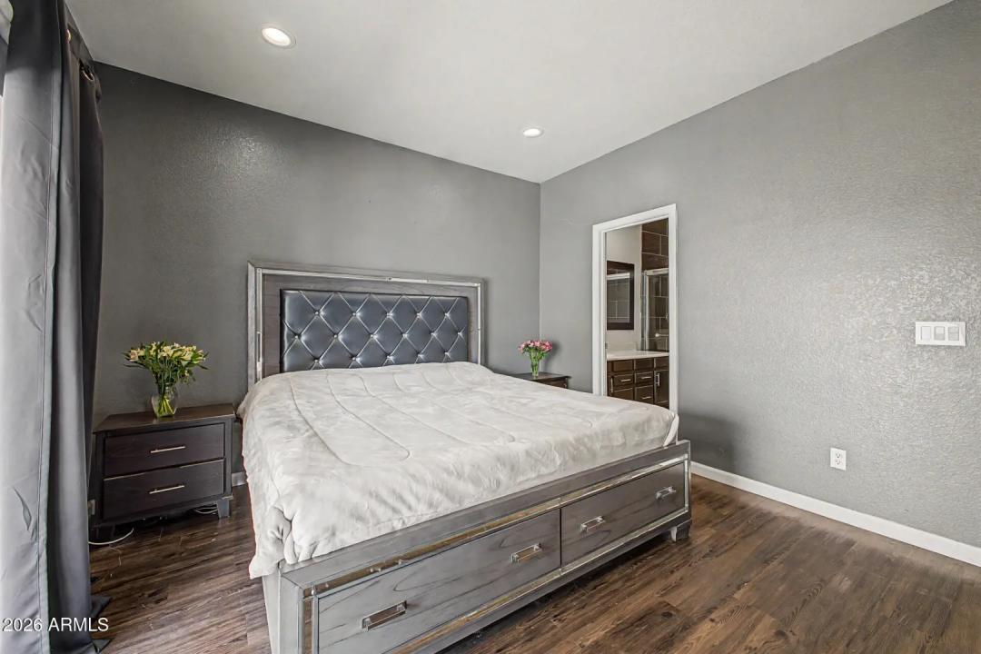 Real Estate Picture 15