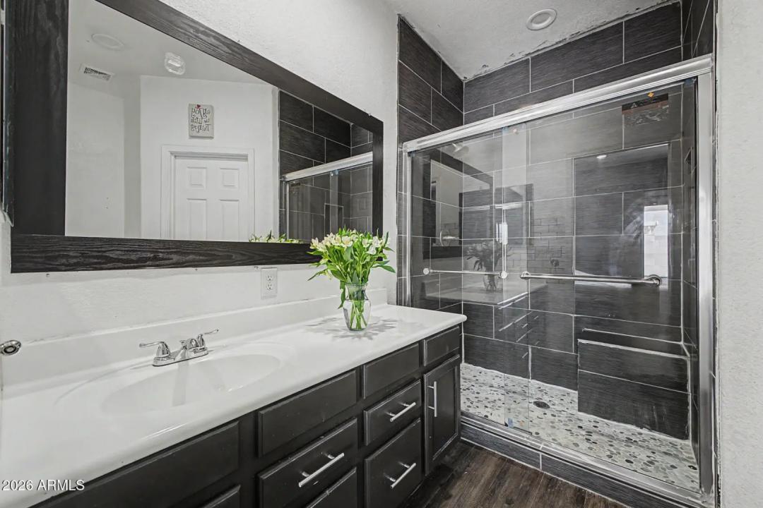 Real Estate Picture 16