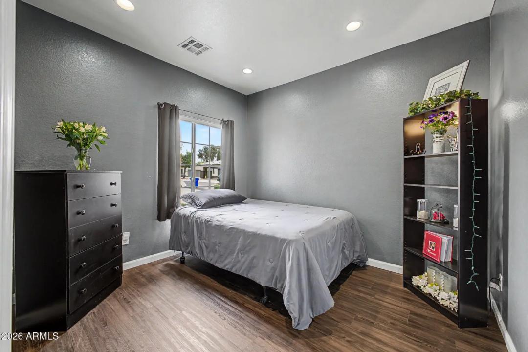 Real Estate Picture 17