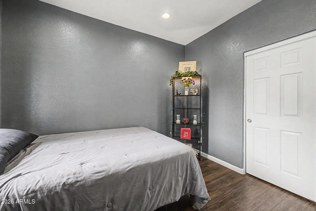 Real Estate Picture 18