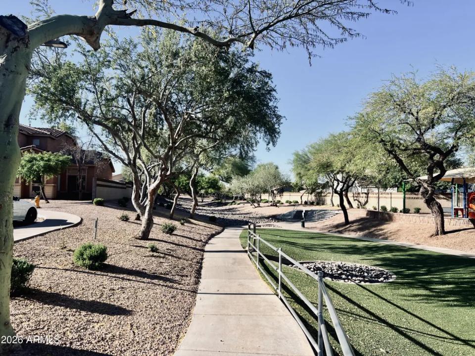 Real Estate Picture 24