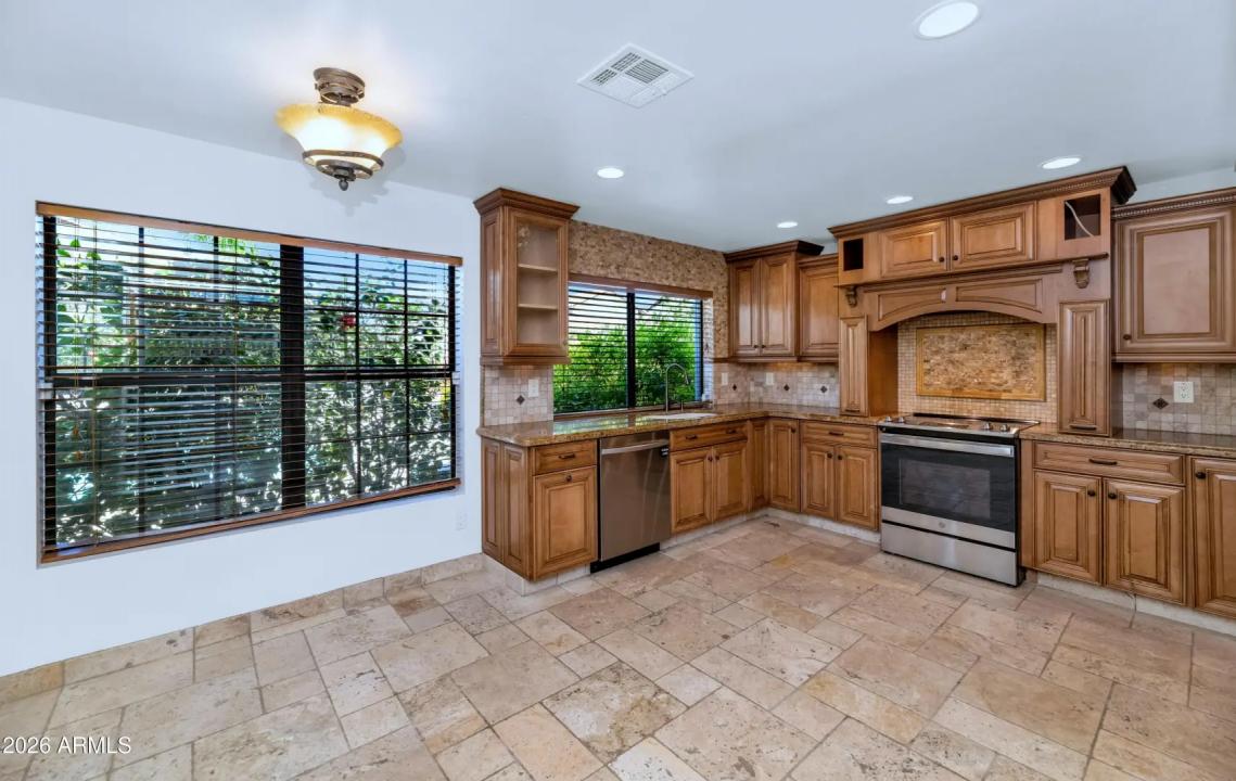 Real Estate Picture 7