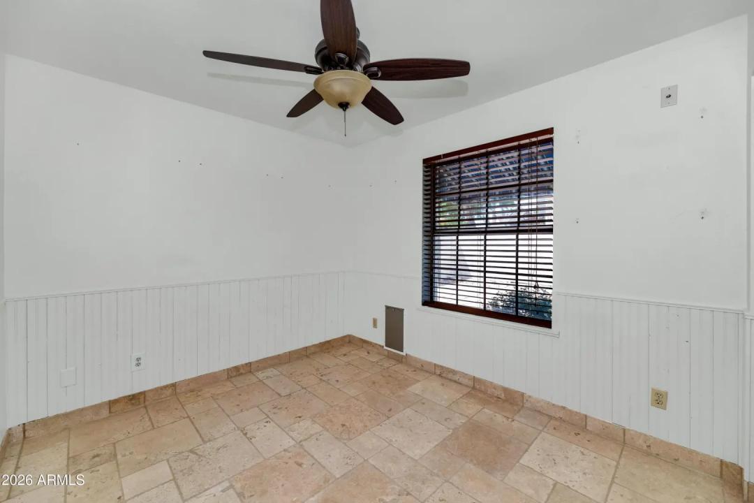 Real Estate Picture 12